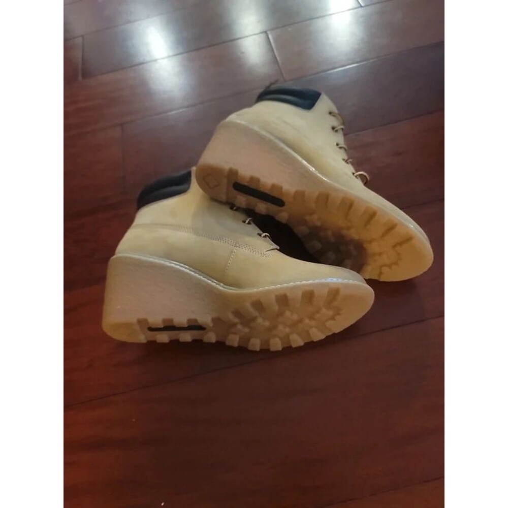 Timberlands NEW Size 7 - Picture 3 of 6